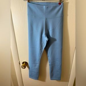 Light blue cropped leggings